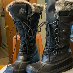 Ladies Black Arctiv8 BOOTS, SIZE 7